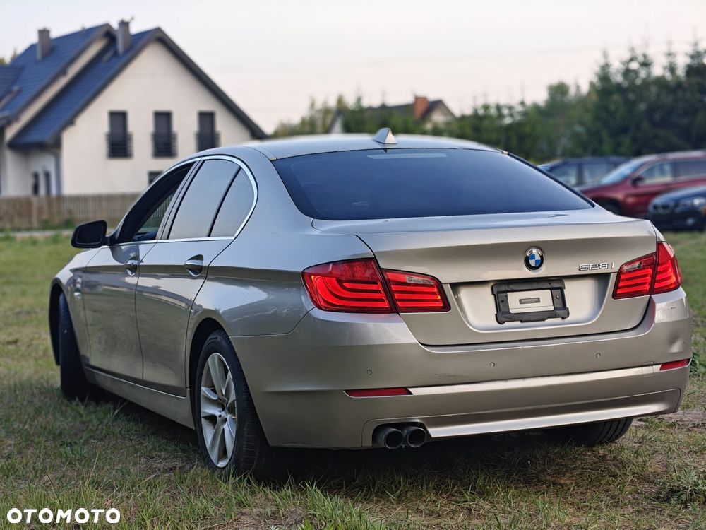 BMW Seria 5 528i Luxury Line - 1