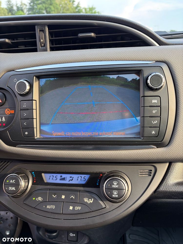 Toyota Yaris Hybrid 100 Sol - 7