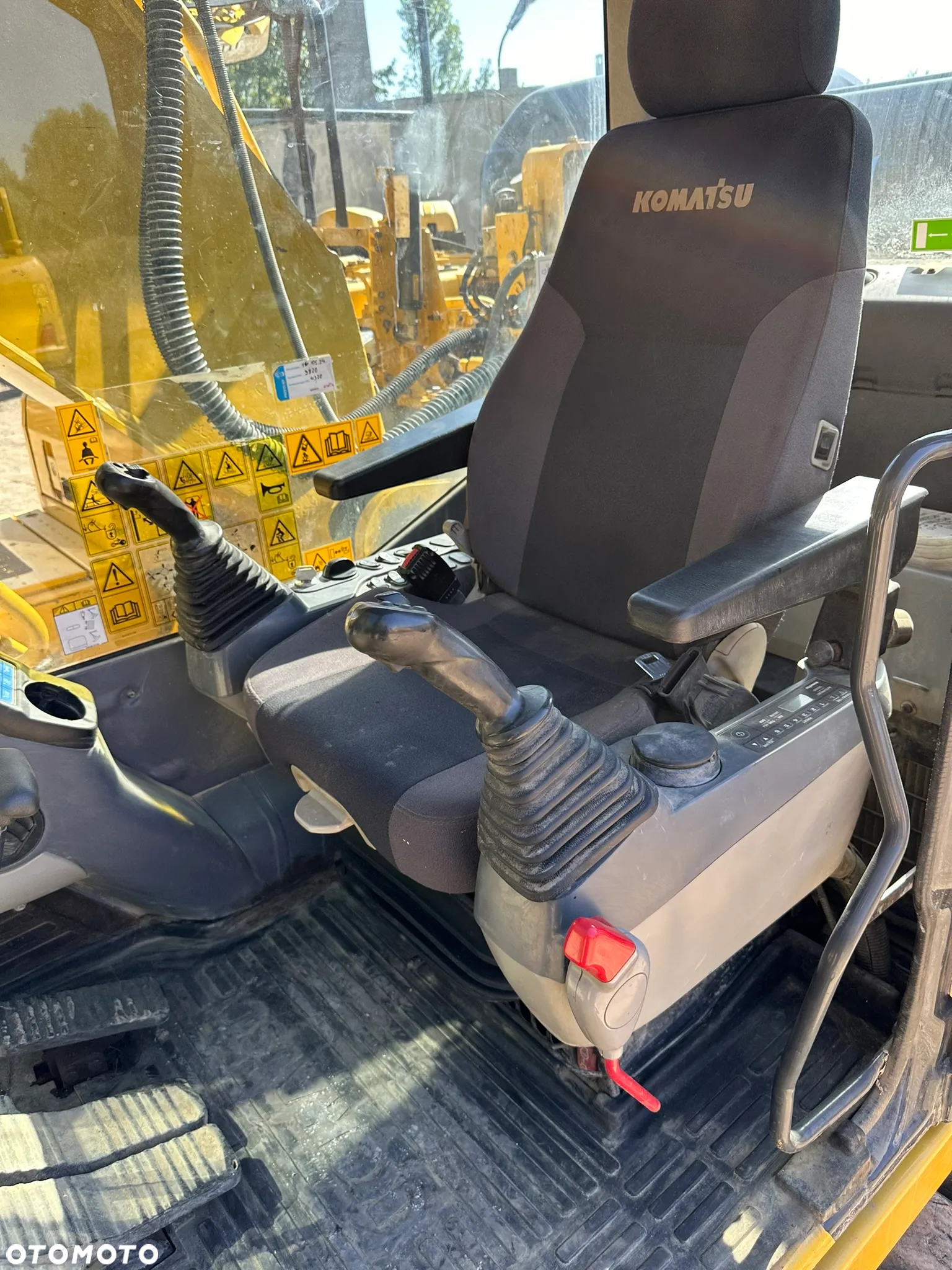 Komatsu PC 210 LC-11 - 13