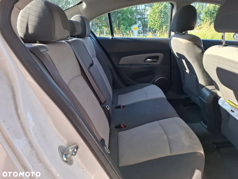 Chevrolet Cruze 1.6 LS - 8