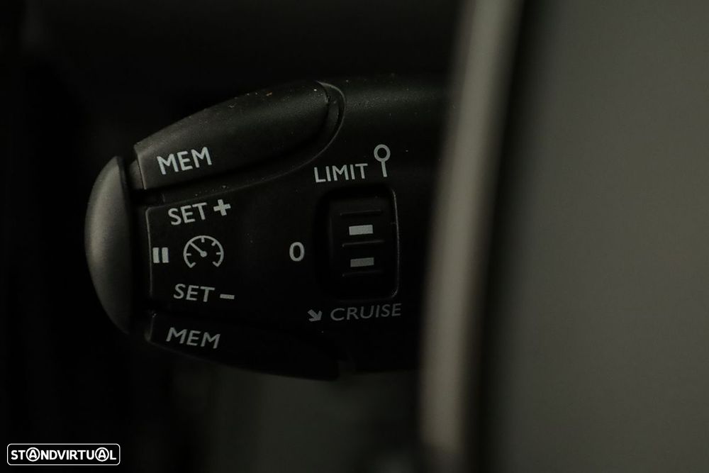 Peugeot 2008 1.2 PureTech GT EAT8 - 18