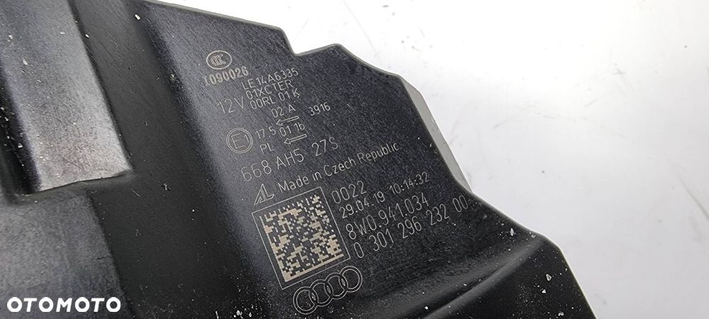 LAMPA PRAWA PRZÓD AUDI A4 B9 - 7