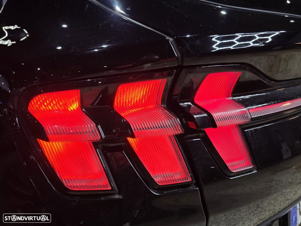 Ford Mustang Mach-E 75.7 kWh Base - 17