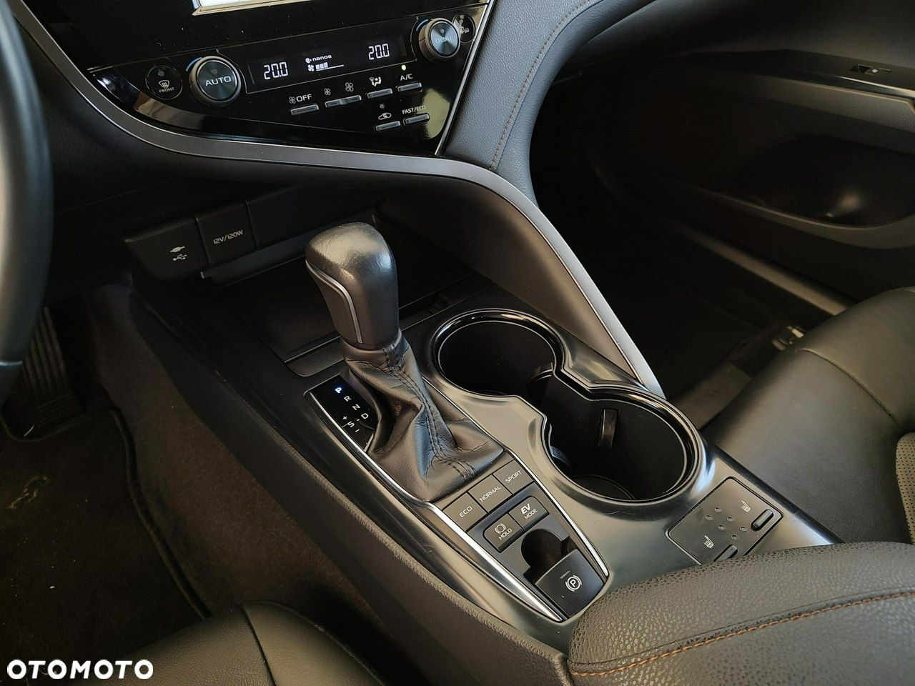 Toyota Camry - 16