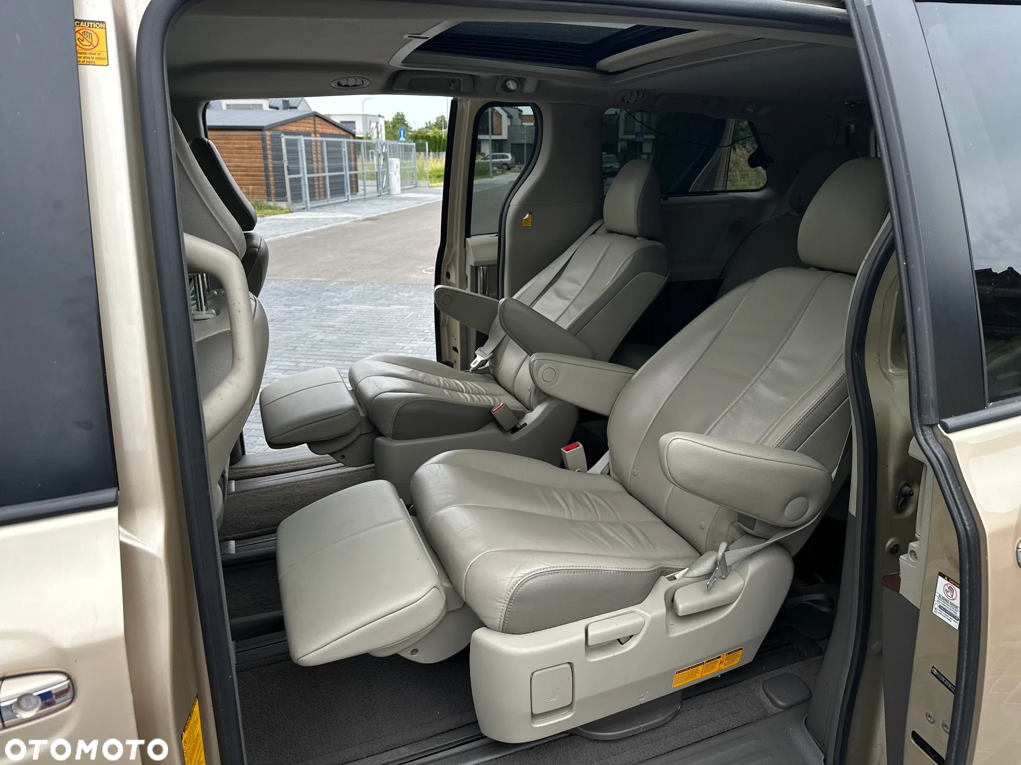 Toyota Sienna - 18