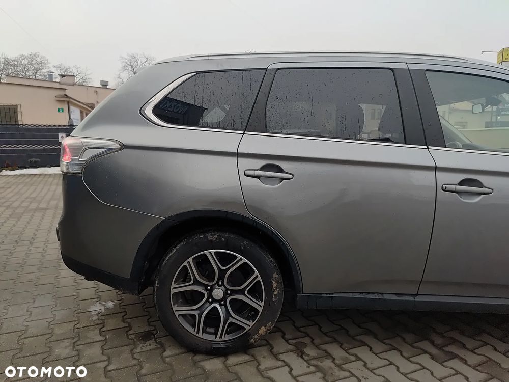 Mitsubishi Outlander 2.2 DI-D 4WD Plus - 10