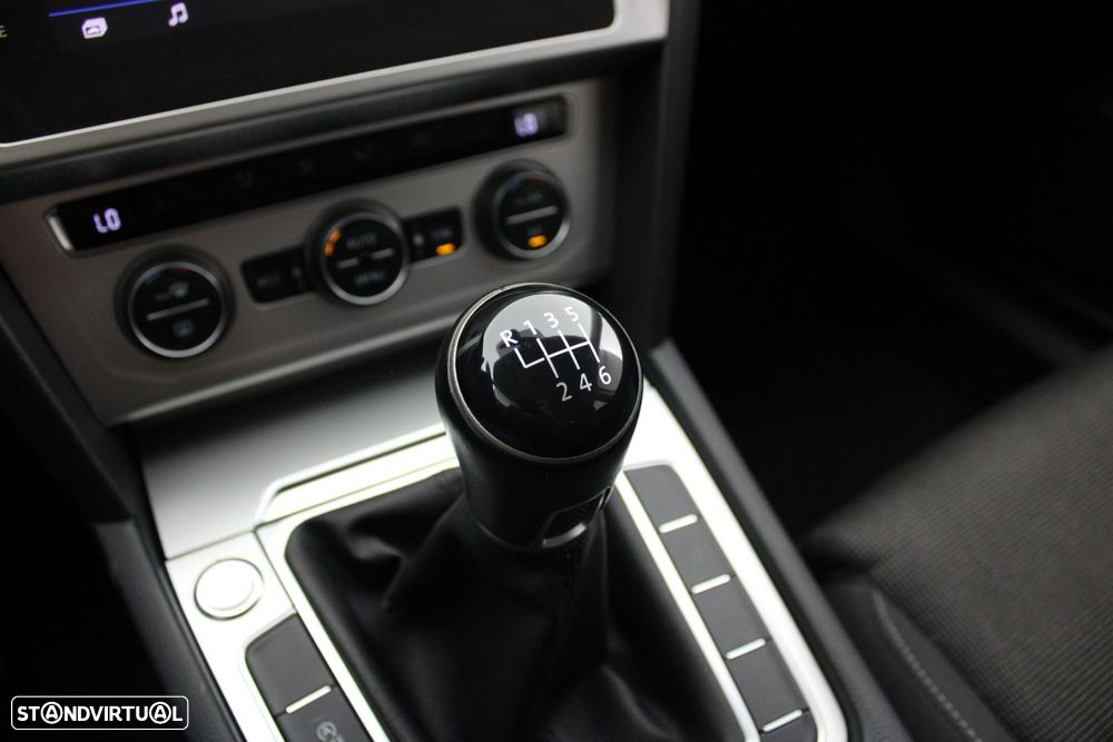 VW Passat Variant 1.6 TDI Confortline - 21
