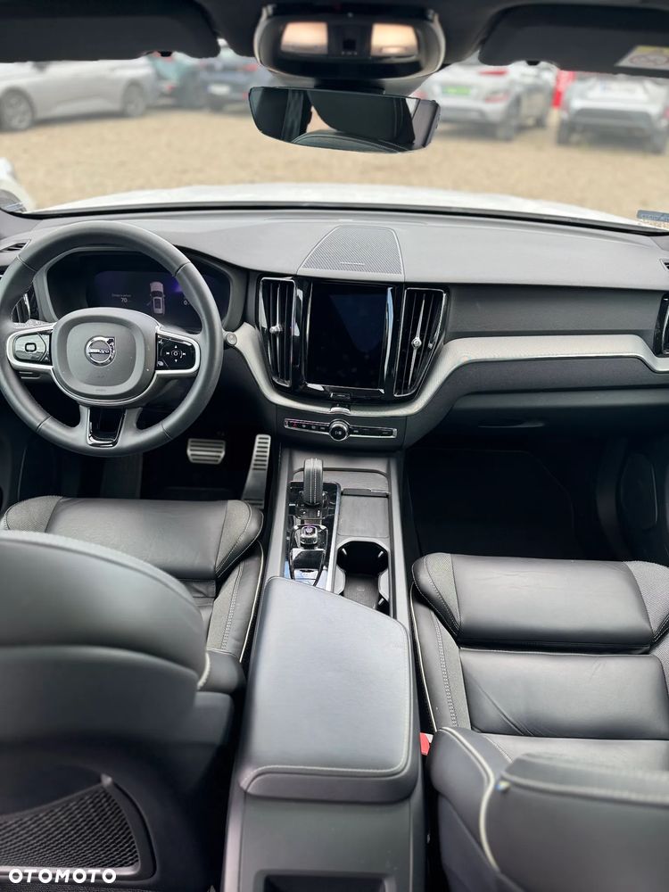 Volvo XC 60 T8 Plug-In Hybrid AWD Plus Dark - 28