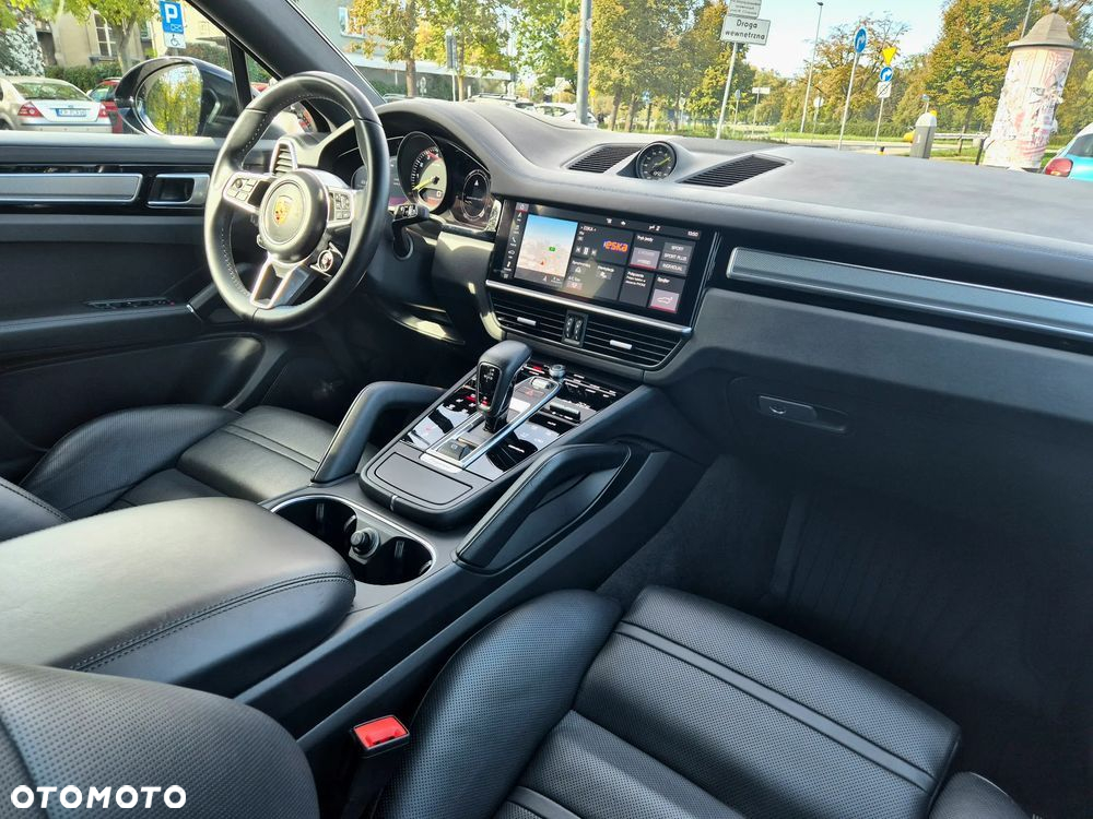 Porsche Cayenne Coupe E-Hybrid - 10