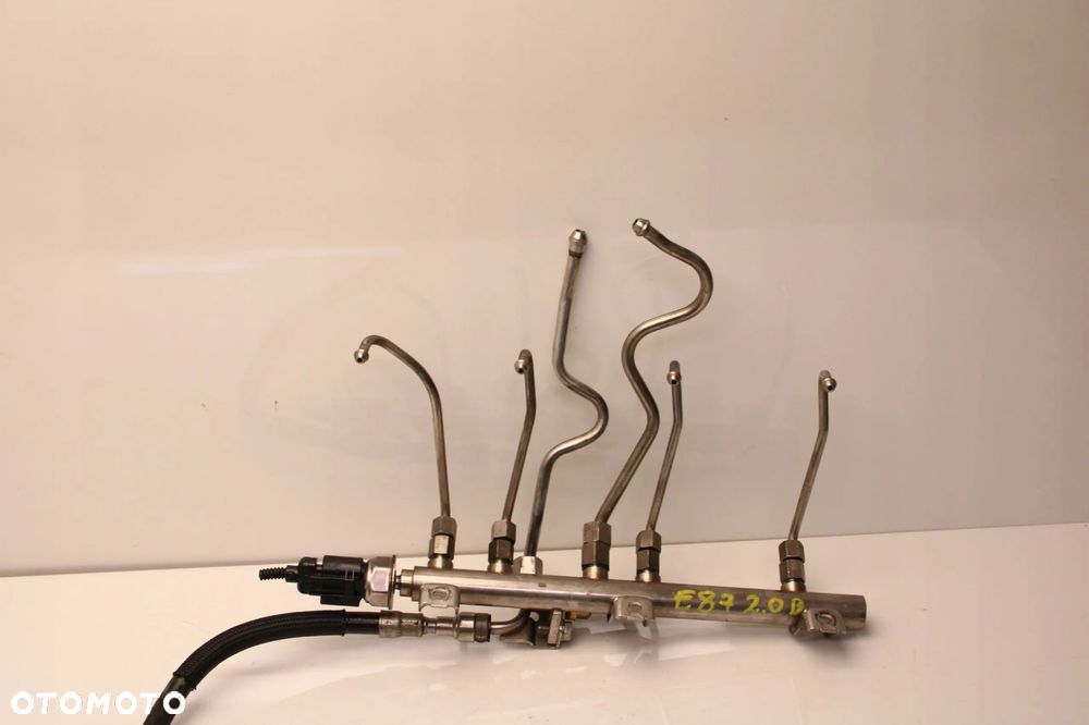 BMW E81 E87 E90 2.0 B LISTWA WTRYSKOWA 7562474 - 1