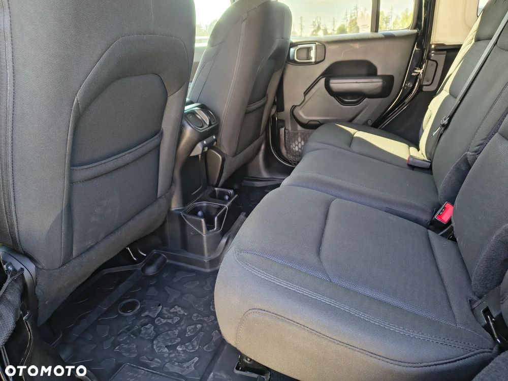Jeep Wrangler - 25