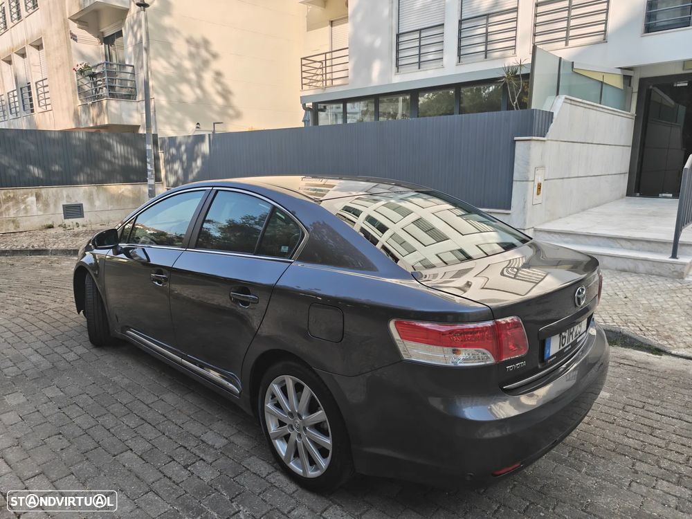 Toyota Avensis SD 2.2 D-4D Luxury +GPS+Pele - 13