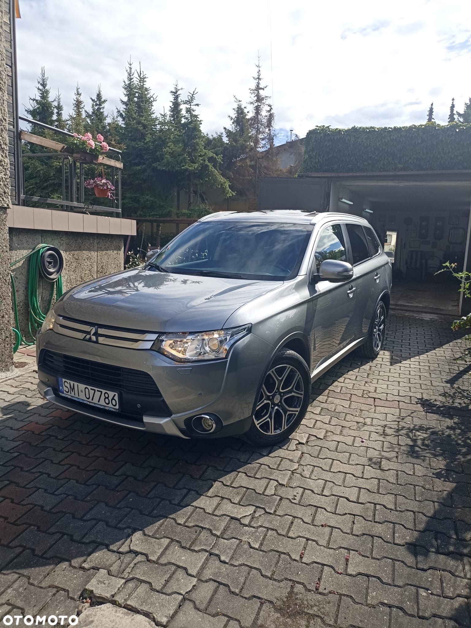 Mitsubishi Outlander - 1