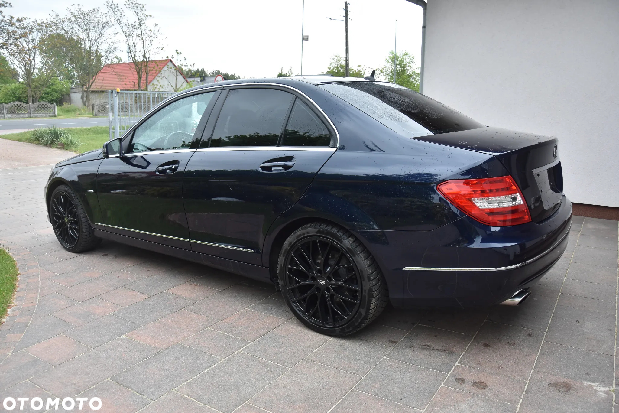 Mercedes-Benz Klasa C 200 CGI BlueEff Avantgarde - 12
