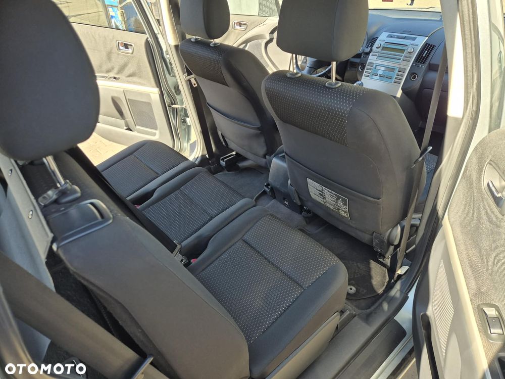 Toyota Corolla Verso 2.2 D-4D - 9