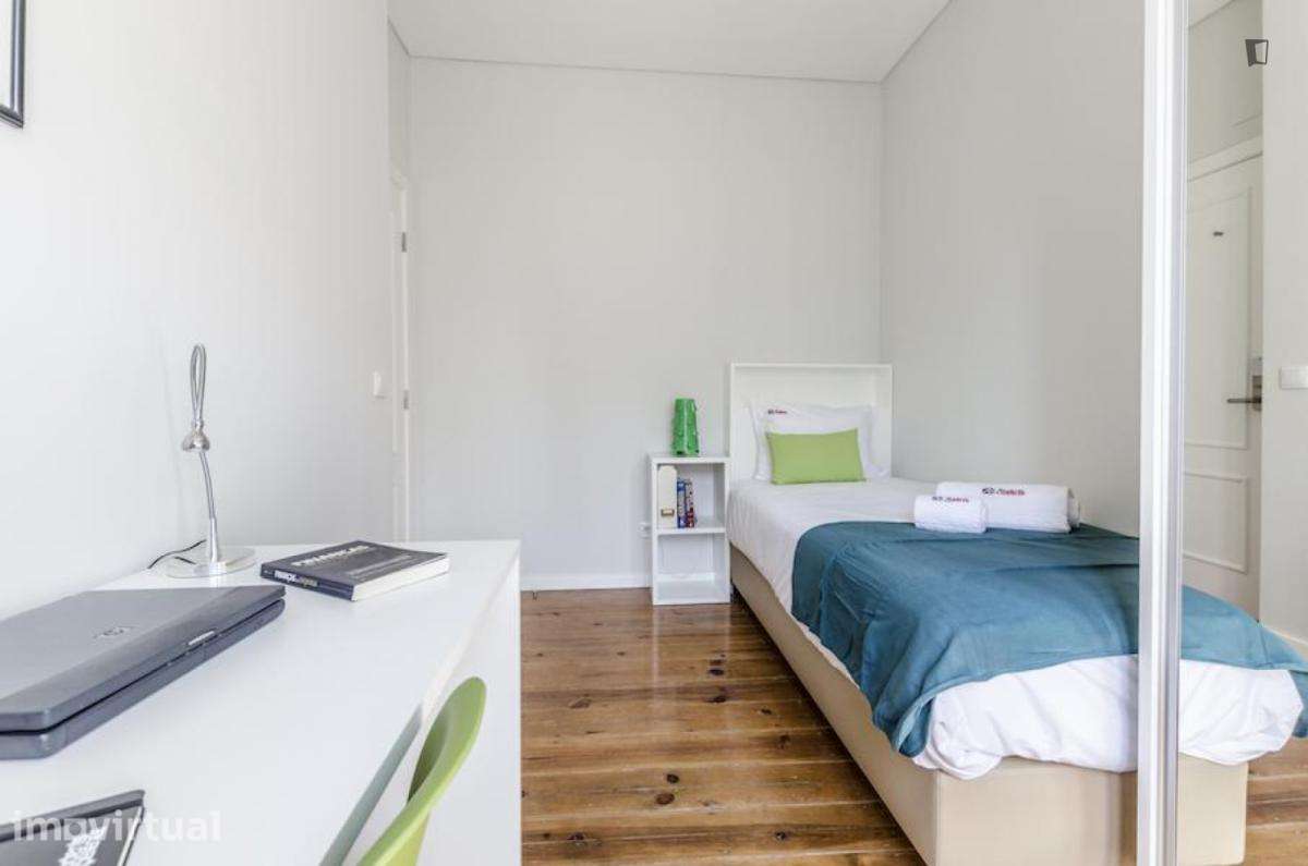 Quarto - localizado em São Sebastião Lisbon - Grande imagem: 2/9