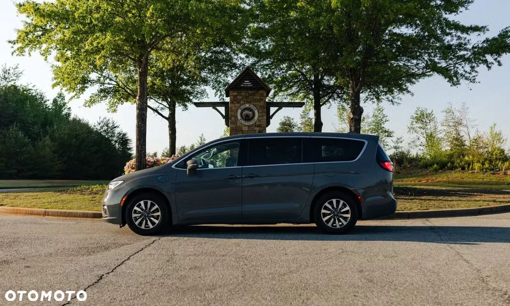 Chrysler Pacifica - 4