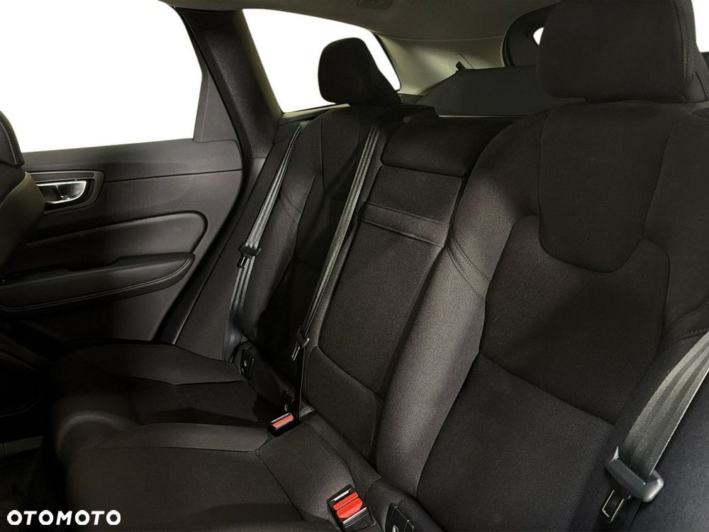 Volvo XC 60 B4 D AWD Momentum Pro - 9