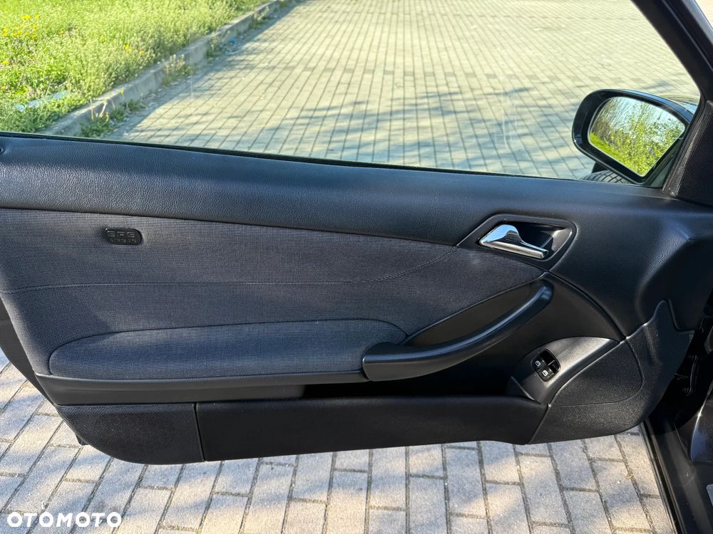 Mercedes-Benz Klasa C 180 Classic - 28