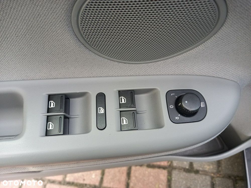 Volkswagen Golf Plus 1.9 TDI Trendline DSG - 32