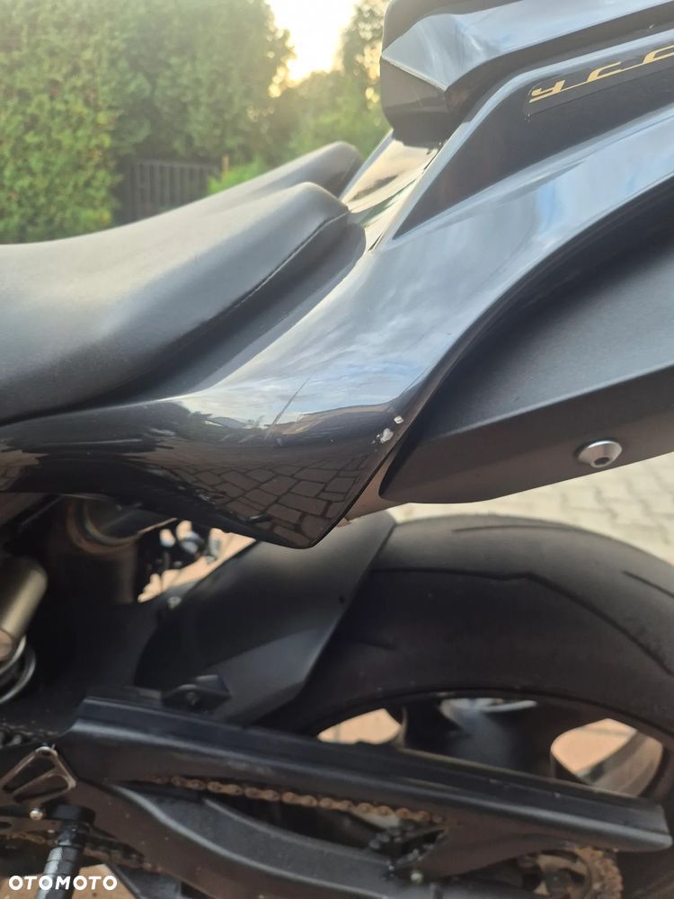 Yamaha R1 - 22