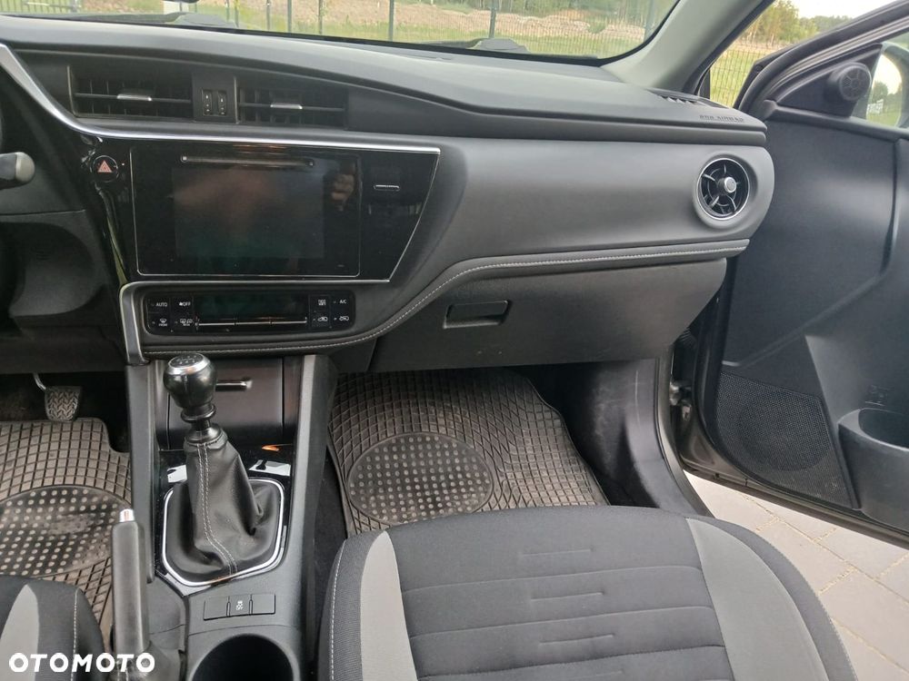 Toyota Auris 1.6 Prestige - 16