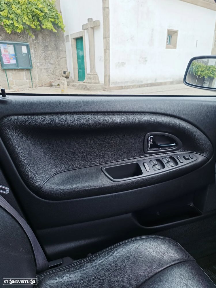 Volvo V40 Cross Country - 9