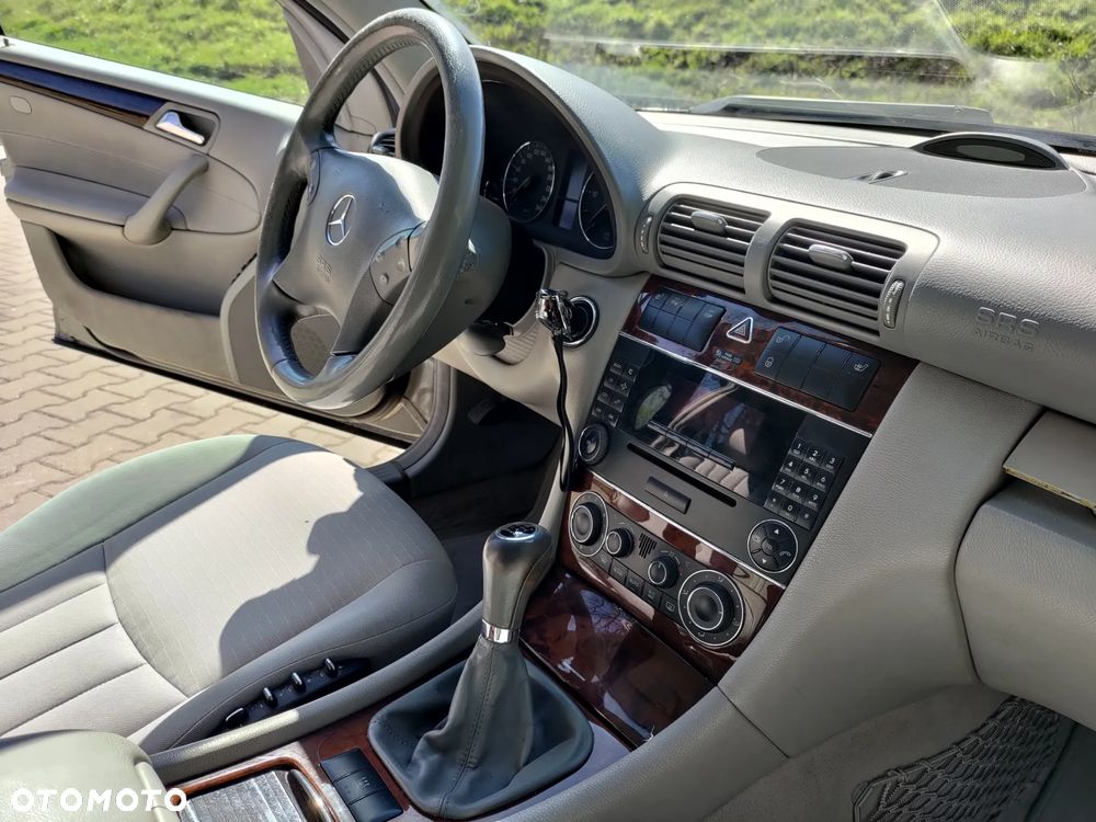 Mercedes-Benz Klasa C 220 CDI Elegance - 10