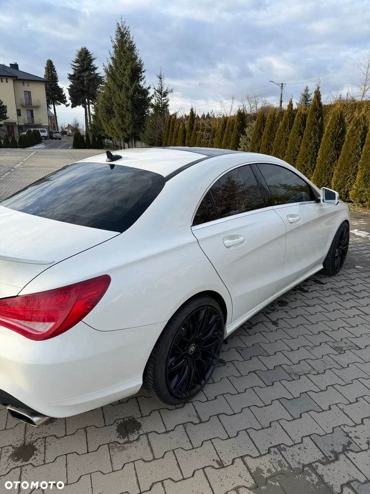Mercedes-Benz CLA 250 7G-DCT UrbanStyle Edition - 4