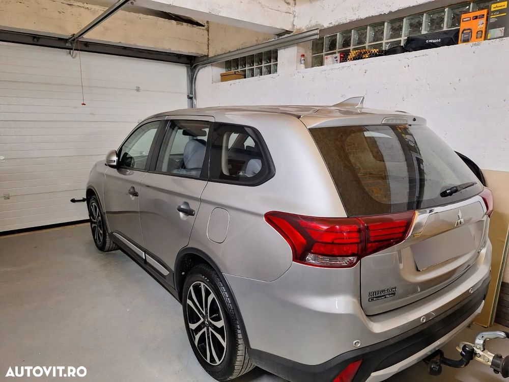 Mitsubishi Outlander 2.2 Litre DI-D AWD Invite+ - 3