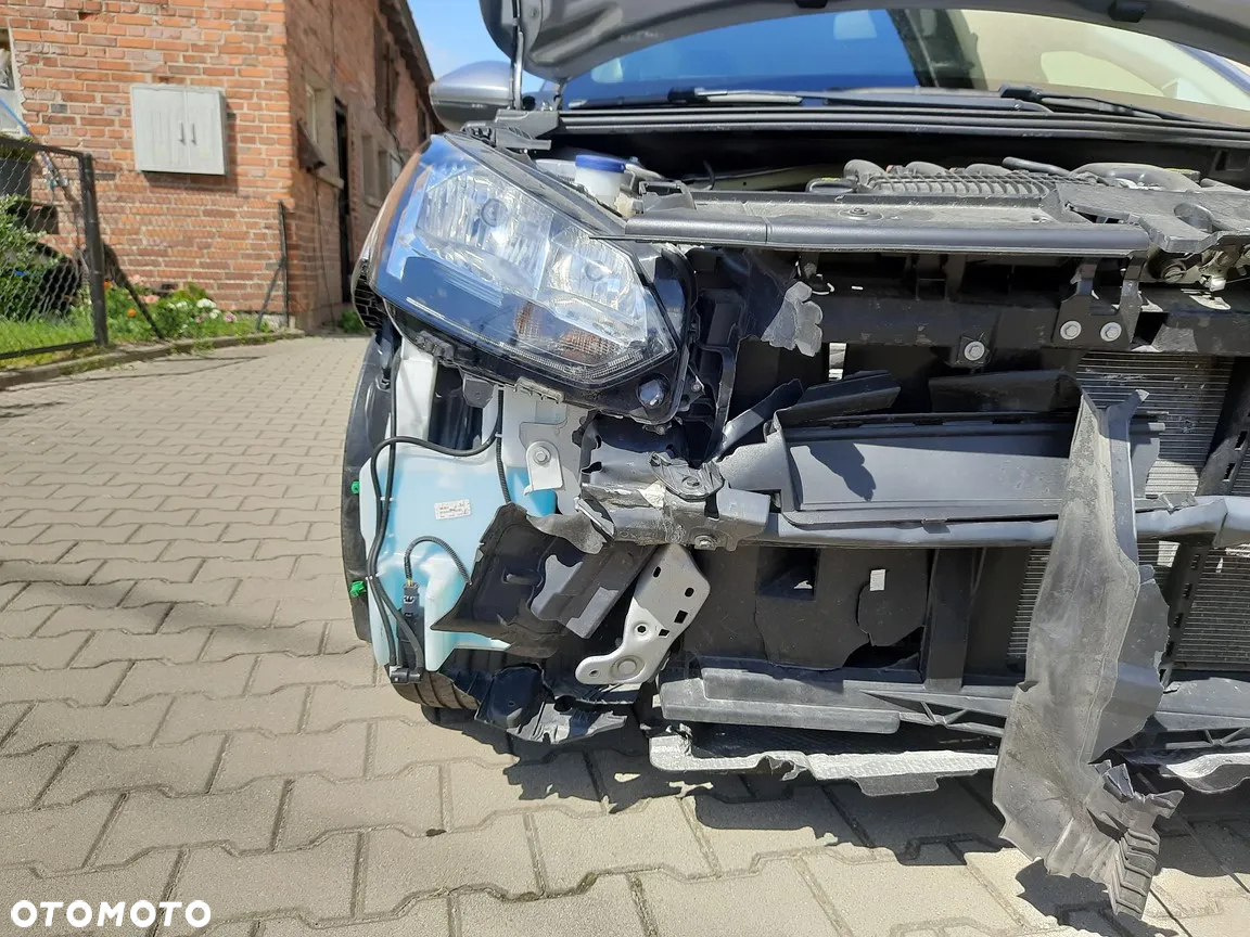 Peugeot 208 - 14