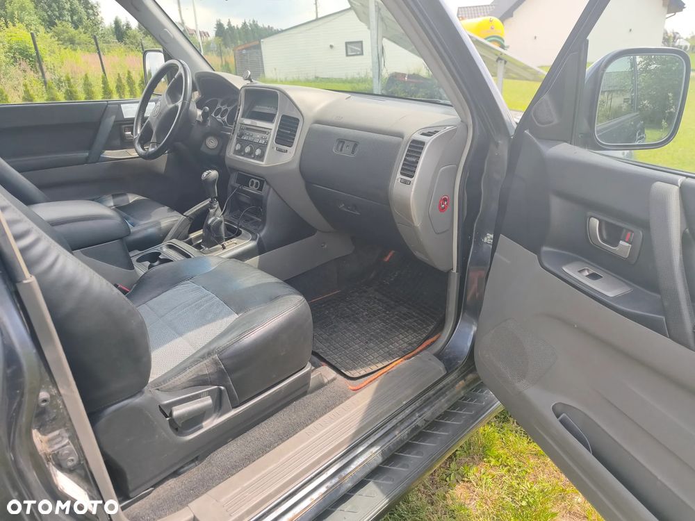 Mitsubishi Pajero - 11