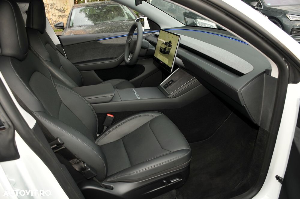 Tesla Model Y Long Range Dual Motor AWD - 13