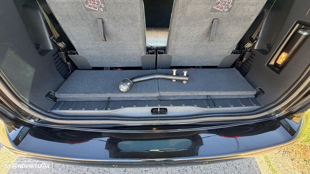 Peugeot 5008 1.6 HDi 7L Allure J17 - 37
