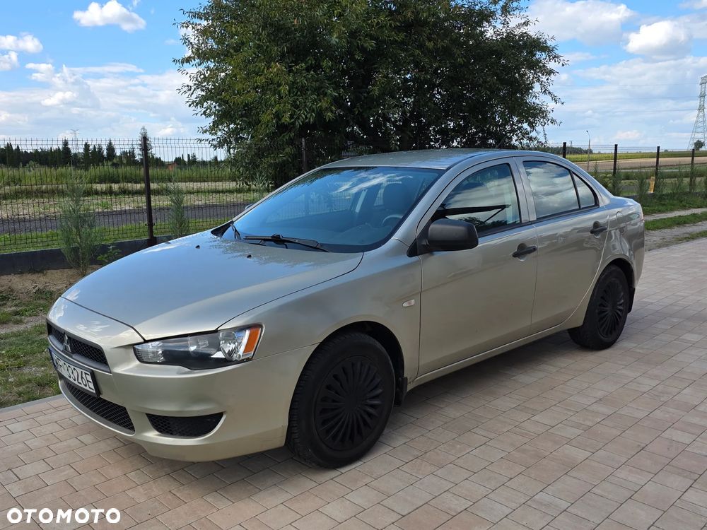 Mitsubishi Lancer 1.5 Inform - 1