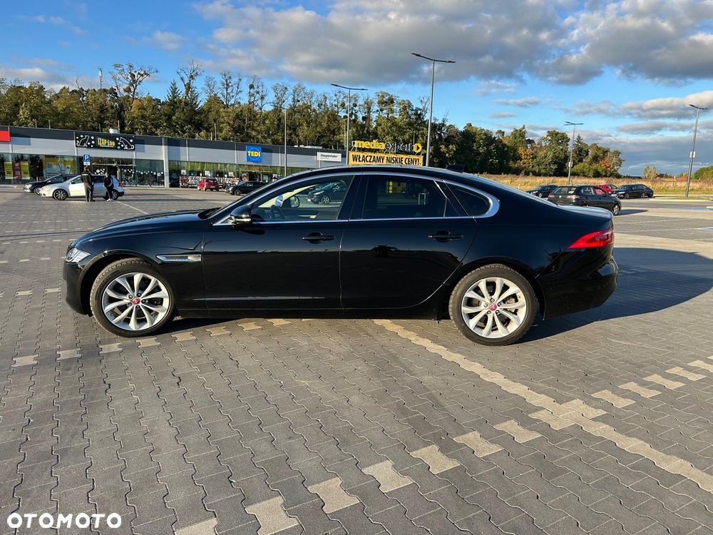 Jaguar XF 25t Prestige - 7
