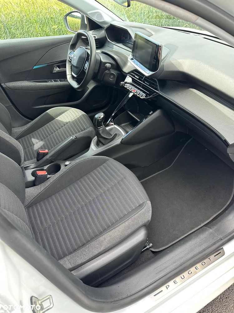 Peugeot 208 - 10