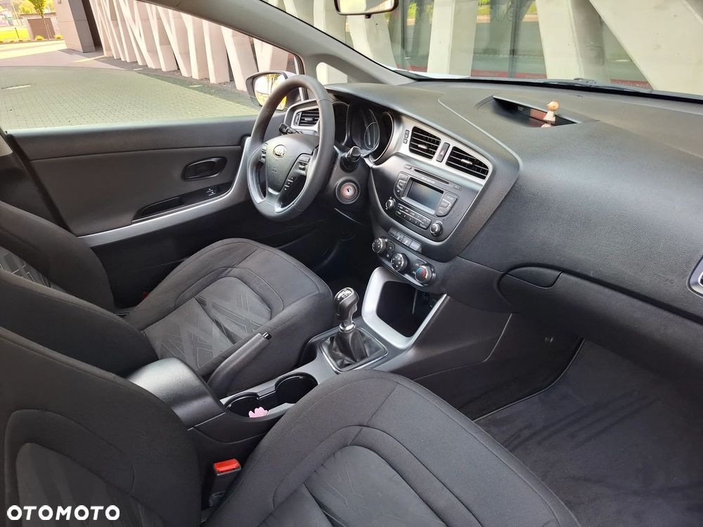 Kia Ceed 1.4 CVVT Dream Team Edition - 25