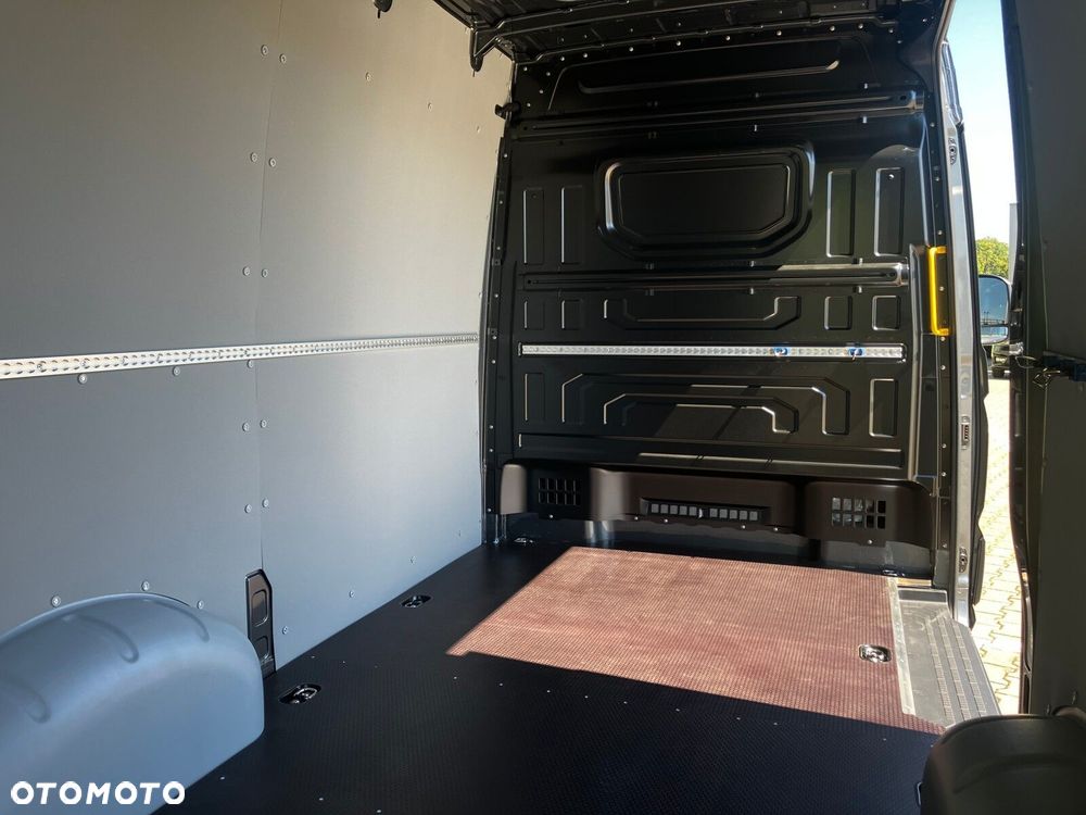 Volkswagen Crafter 35 2.0 TDI L3H3 3640 177 KM - 17