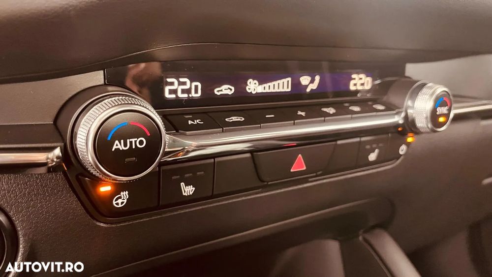 Mazda 3 FASTBACK e-SKYACTIV-X 186 M HYBRID Aut. CENTRE-LINE - 14