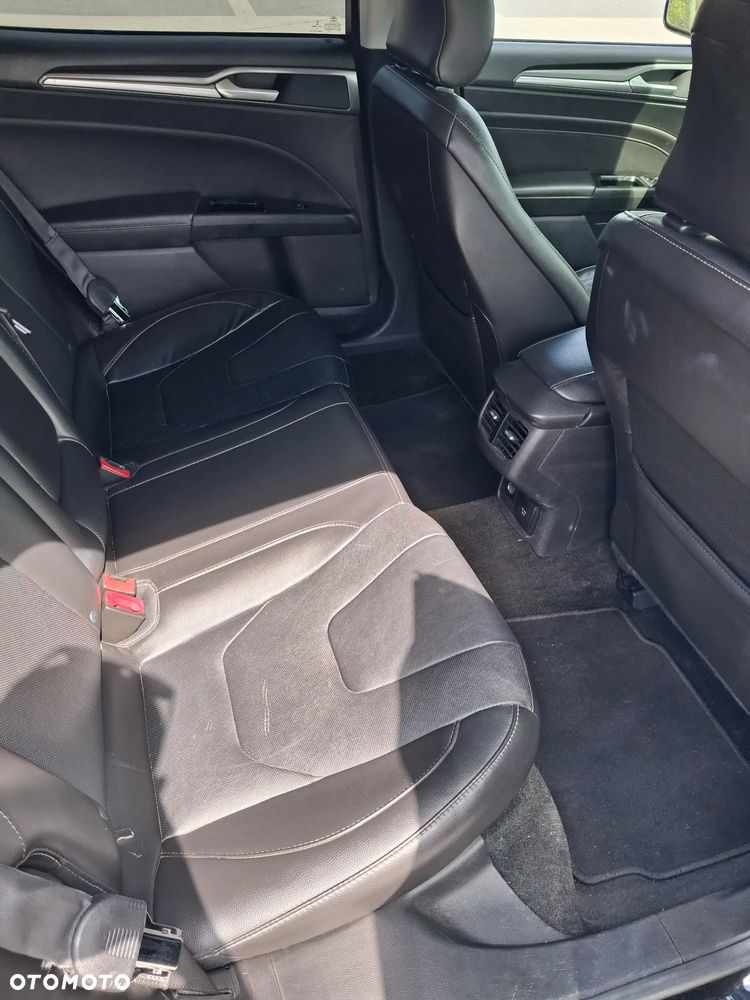 Ford Fusion - 17
