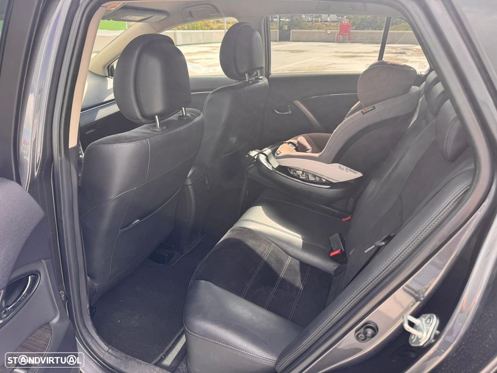 Toyota Avensis SW 2.0 D-4D Exclusive +GPS - 10