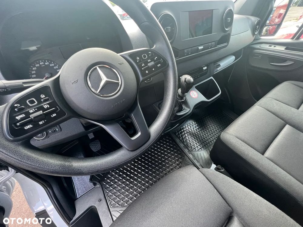 Mercedes-Benz Sprinter - 29