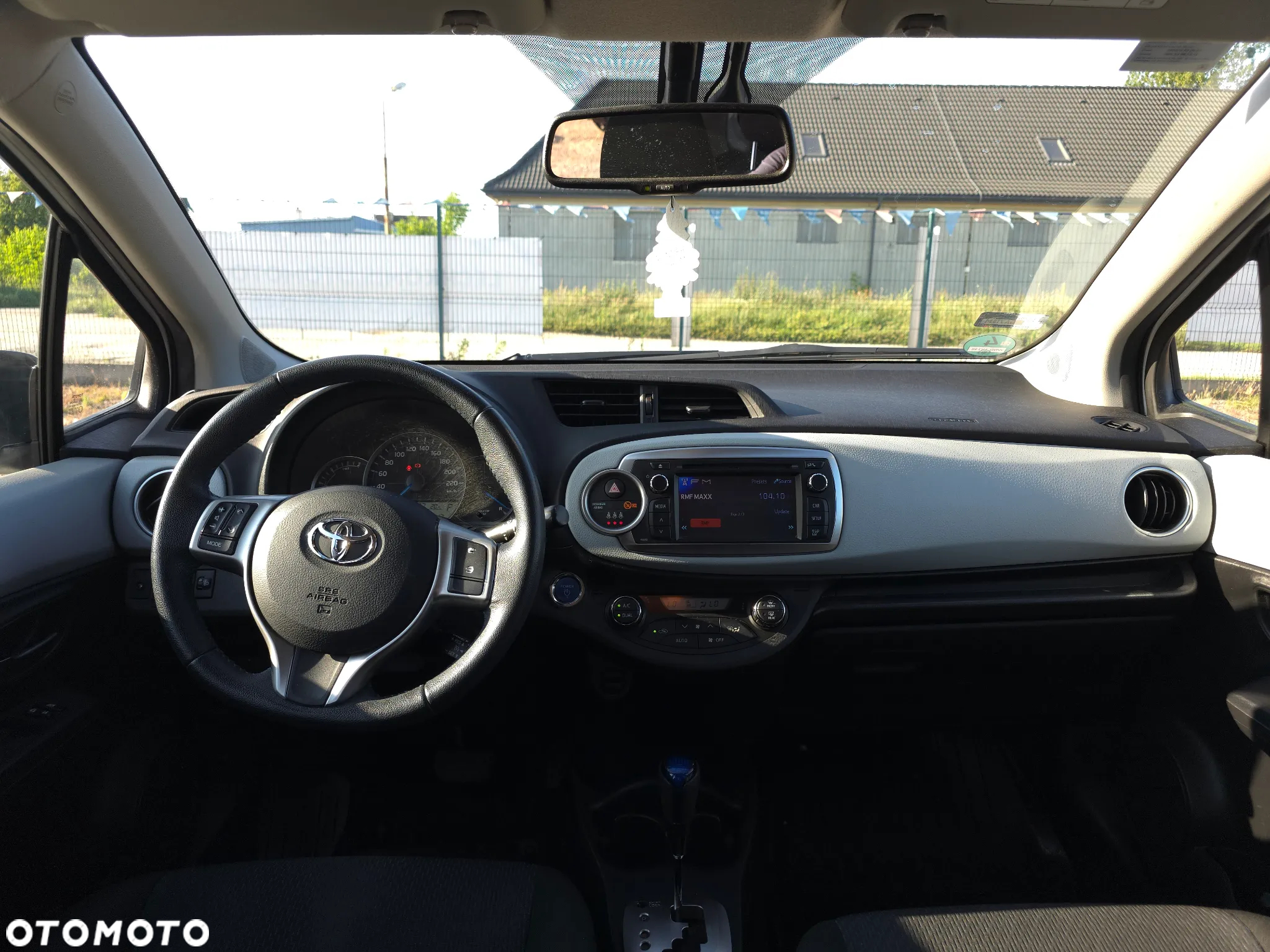 Toyota Yaris Hybrid 100 Premium - 31
