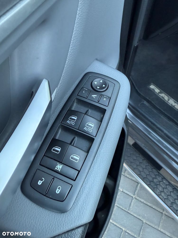RAM 1500 Crew Cab Shortbed Bighorn - 12