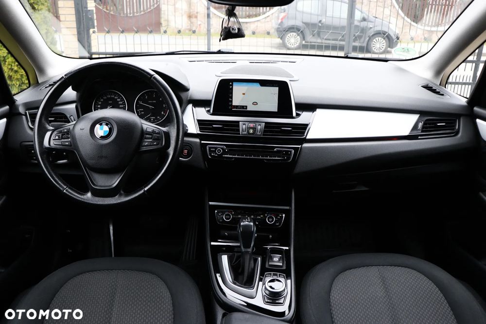 BMW Seria 2 218d - 27