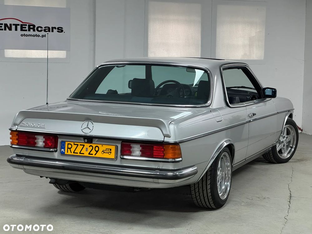 Mercedes-Benz W123 - 26