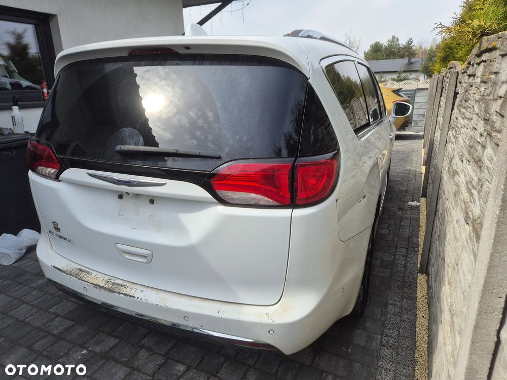 Chrysler Pacifica - 4