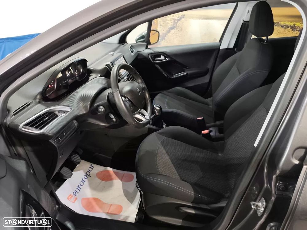 Peugeot 208 1.2 PureTech Signature - 10
