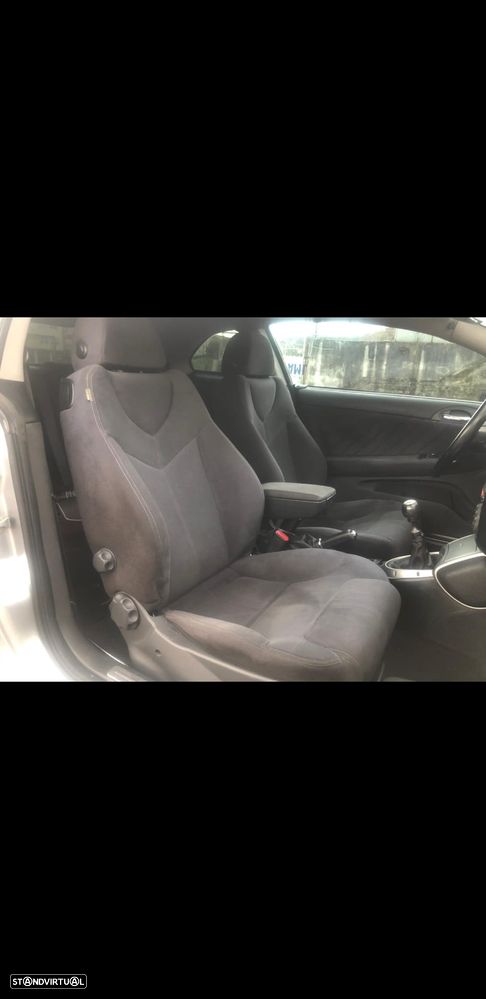 Alfa Romeo GT 1.9 JTD M-JET - 7